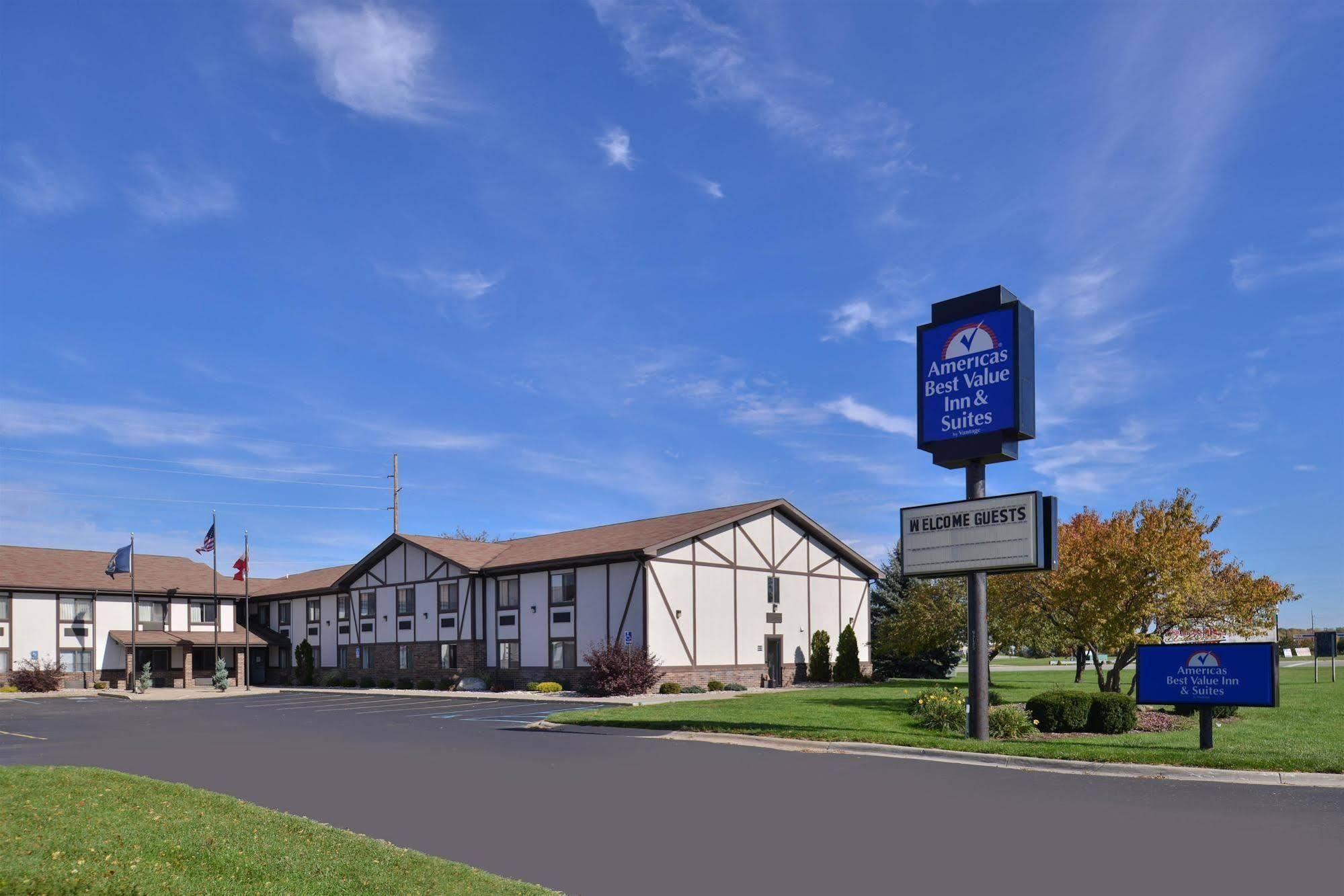 Americas Best Value Inn & Suites-Birch Run Exterior photo